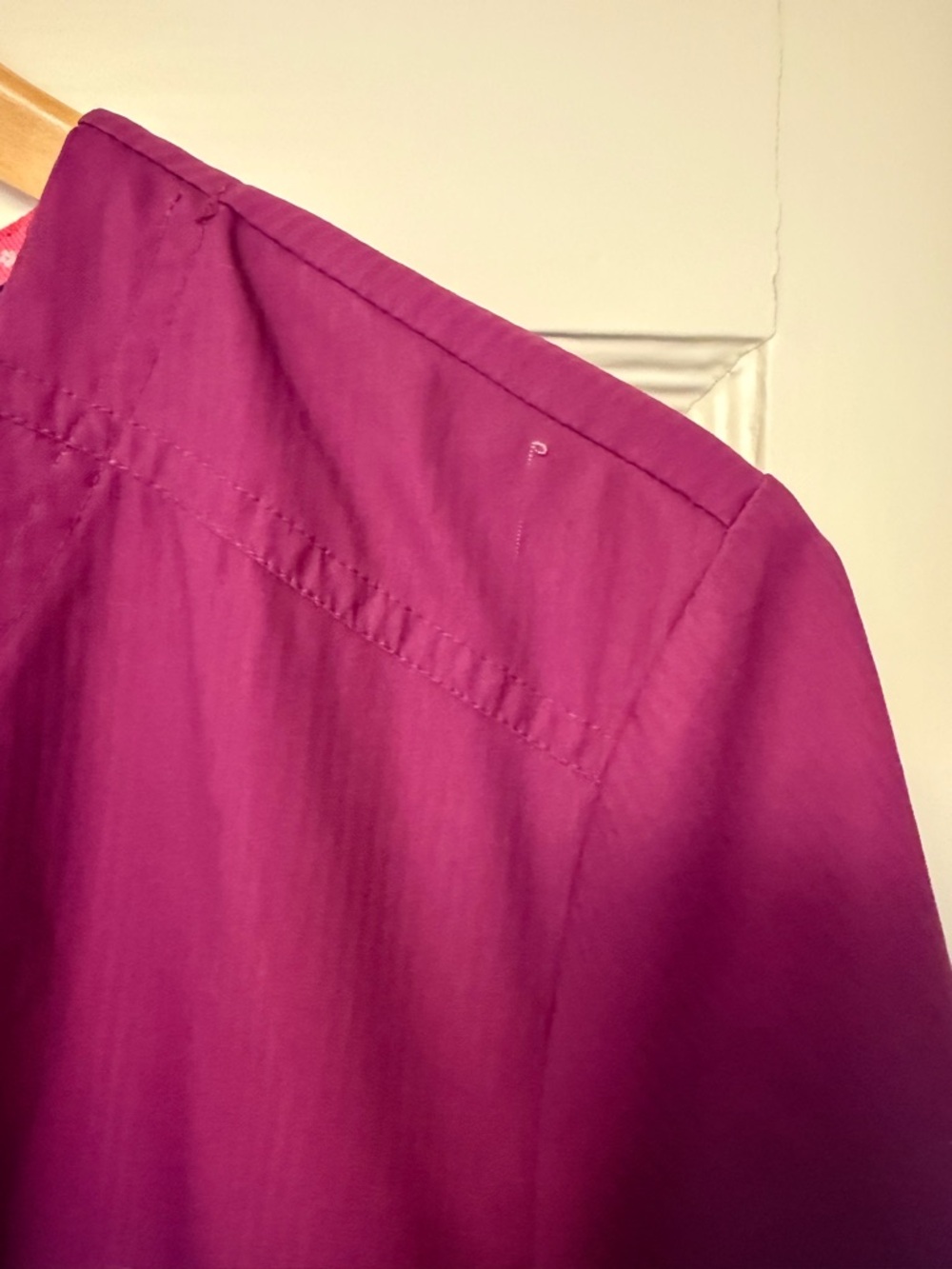 Koi Lite Scrubs Top Women’s Size XL Extra Large Slim Fit Purple Pink Pockets - Picture 6 of 8